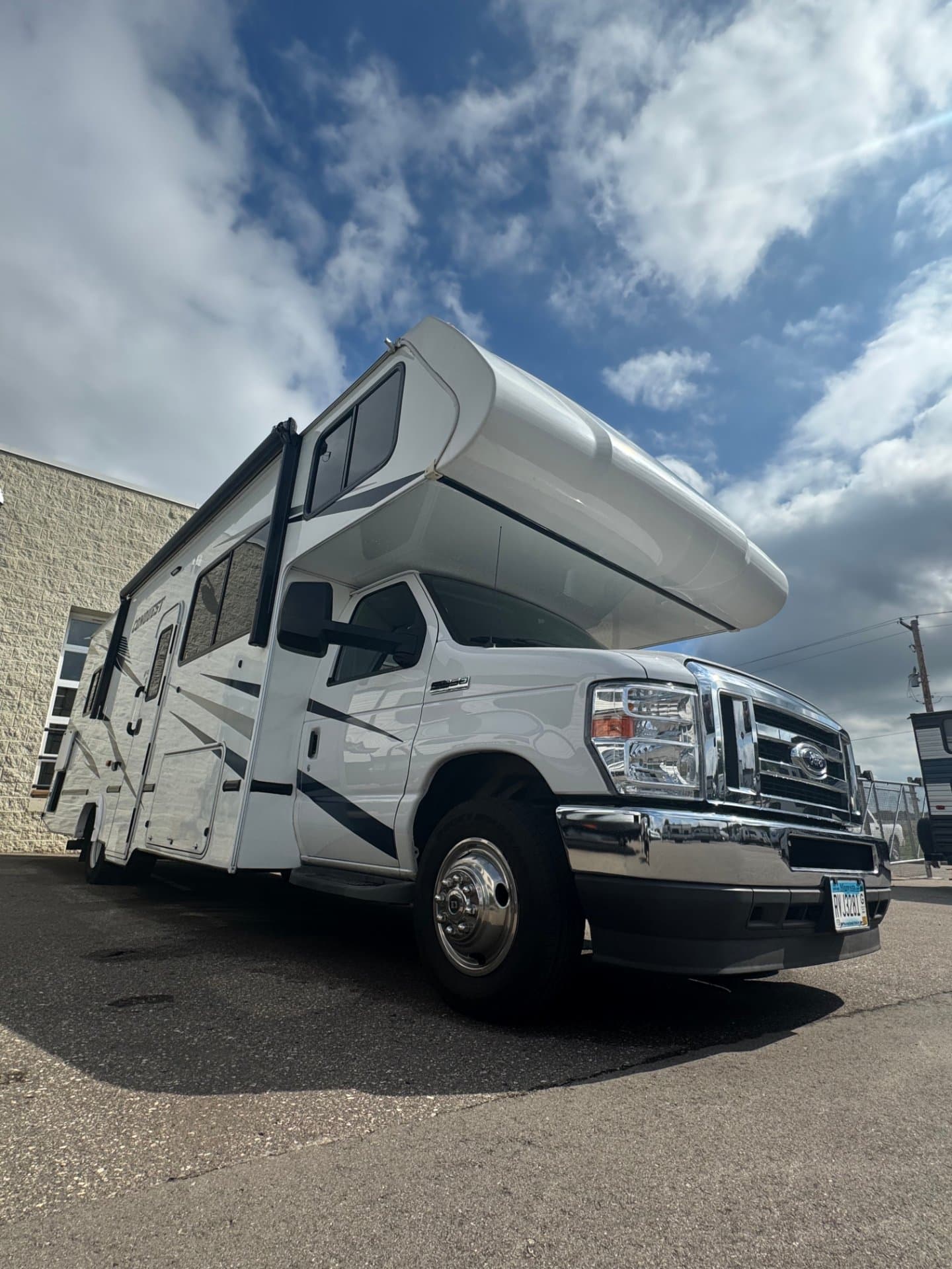 28' Class C Motorhome Rental